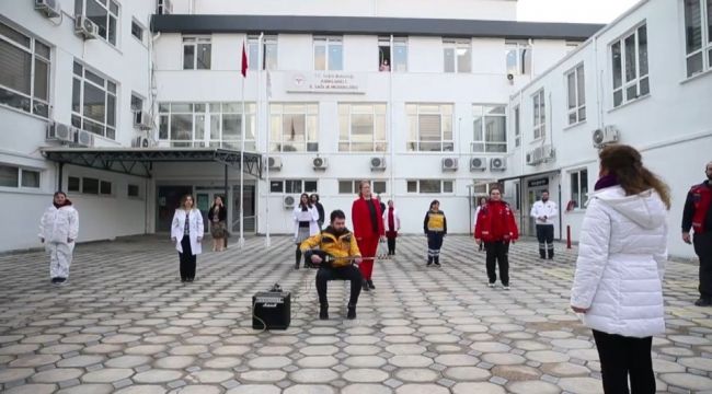 Sağlık çalışanlarından türkü klibi