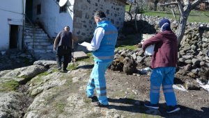 Sağlıkçılar aşılamada sınır tanımıyor