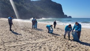 Sahiller temizleniyor