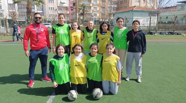 Salihli'de kız futbol takımı kuruldu