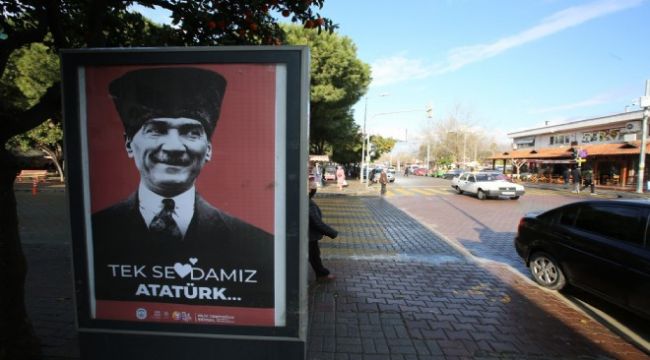 Selçuk'ta 'Love Erdoğan'a karşı Atatürk afişi