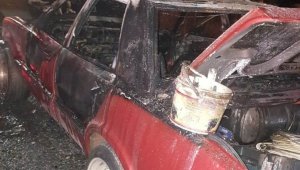 Seyir halindeki araç alevlere teslim oldu