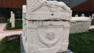 Soyulmasın diye üzerine beddua yazılan lahiti soymuşlar!