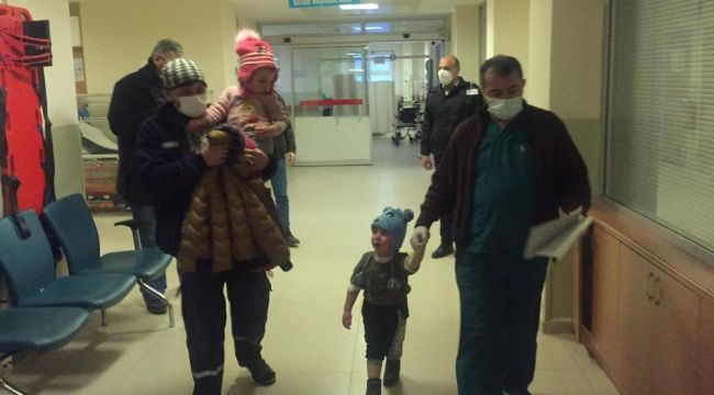 Su yerine tiner içen ikizler hastanelik oldu