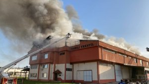 Tekstil fabrikası alevlere teslim oldu