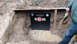 Toprağa gömülü tarihi eserler bulundu