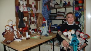 Torunu için diktiği bez bebekler meslek sahibi yaptı