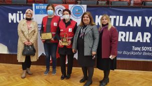 Urla Kızılay'a ödül