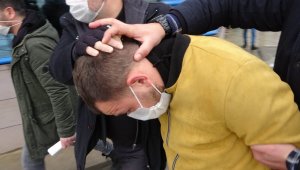 Utanmaza bak! Kendi canı çok tatlı