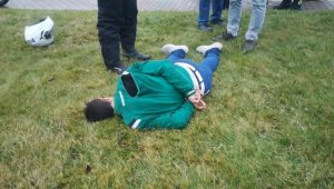 Yarım saatte üç kişiyi bıçakladı