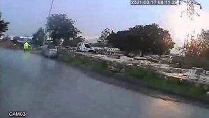 Yüksek gerilim hattına yıldırım isabet etti