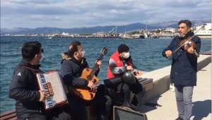 Zor durumda olan müzisyenler artık açık alanda müzik yapacak