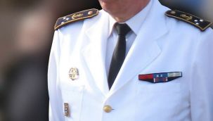 104 eski amiralin lojman ve korumaları iptal edildi