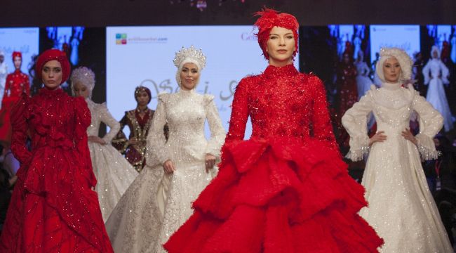 '5'inci Gelin Damat Fashion' defilesi pandemi tedbirleriyle gerçekleşti