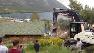 Akbük koyunda birinci etap yıkım tamamlandı