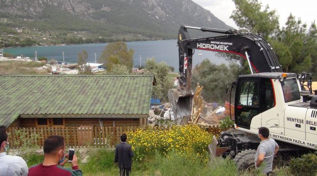 Akbük koyunda birinci etap yıkım tamamlandı