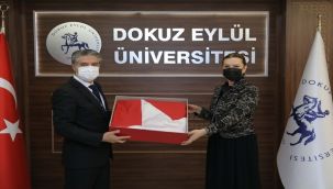 Anıtkabir'de dalgalanan bayrak DEÜ'de 