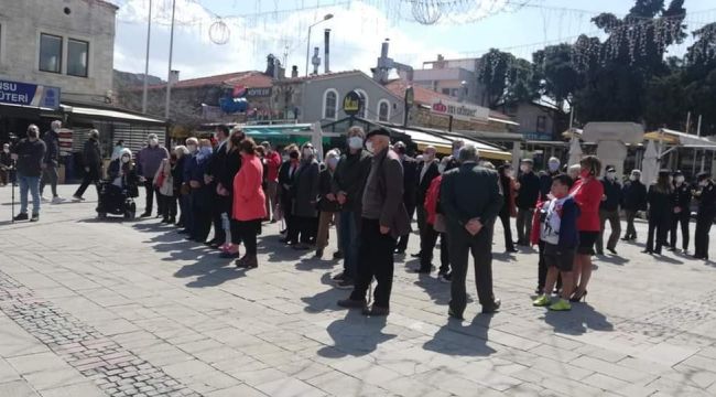 Atatürk'ün Foça'ya gelişinin 87. yılı törenlerle kutlandı