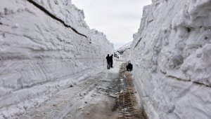 Bahar ayında 10 metrelik kar