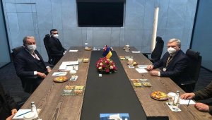Bakan Akar, Ukraynalı mevkidaşı ile bir araya geldi