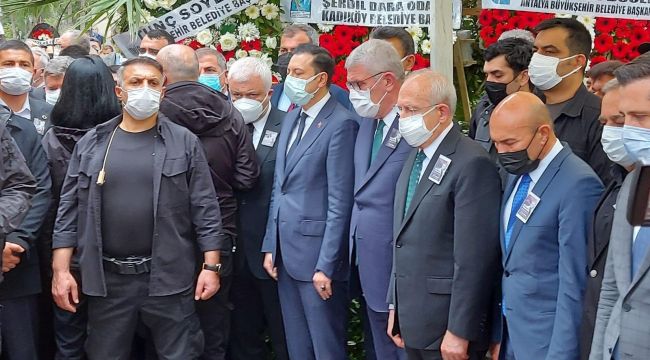 Başkan Uygur gözyaşları arasında toprağa verildi