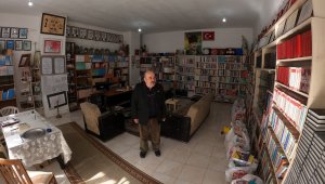 Tutkusu sayesinde 12 bin kitaplık kütüphane kurdu