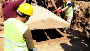 Bodrum'daki 2.400 yıllık lahitin kapağı ilk kez açıldı