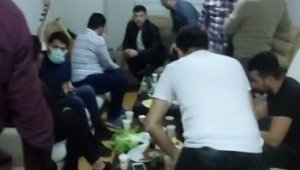 Canlı yayındaki sıra gecesine polis baskını