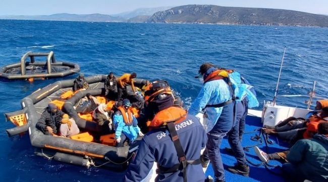 Çeşme açıklarında 37 göçmen kurtarıldı
