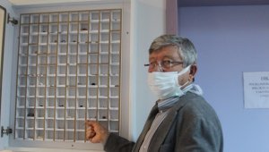 Çocukların yuttuğu cisimlerden koleksiyon yaptı