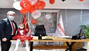 Depremin sembollerinden Ayda, makam koltuğunda