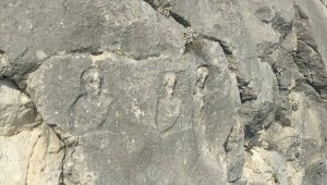 Dev kayalarda erken Roma dönemine ait figürler gizemini koruyor
