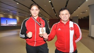 Dünya şampiyonu milli boksör Büşra Işıldar yurda döndü