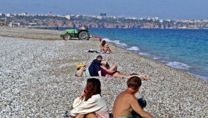 Dünyaca ünlü sahil tarla gibi sürülüp sezona hazırlanıyor