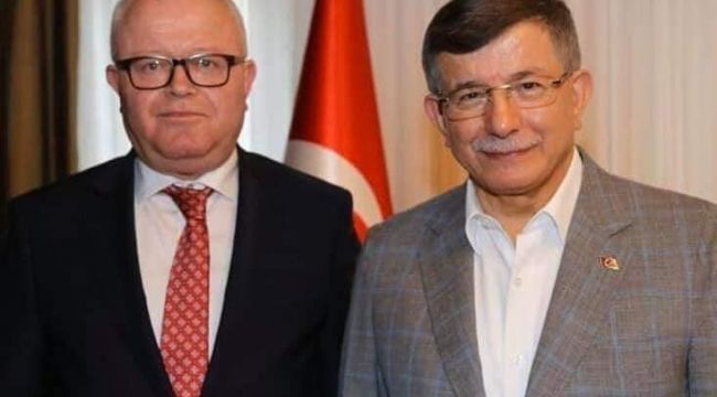 Eski başkan yine kumar baskınında yakalandı