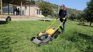 Gaziemir'in parklarında bahar hazırlığı