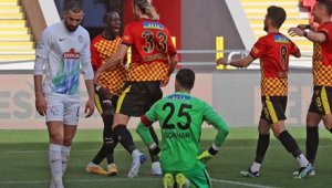 Göztepe, Rize'yi iki golle geçti