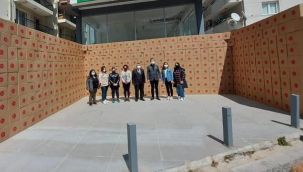 Her kapıyı alıçyor, Her gönle giriyoruz