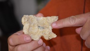 İftarlık pidenin içinden 3 santimlik vida çıktı