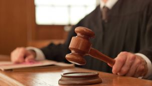 İzmir'de 17 yaşındaki genç annesinin soyadını aldı