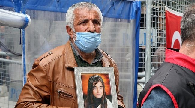 İzmir'de evlat nöbeti tutan babadan HDP'lilere tepki