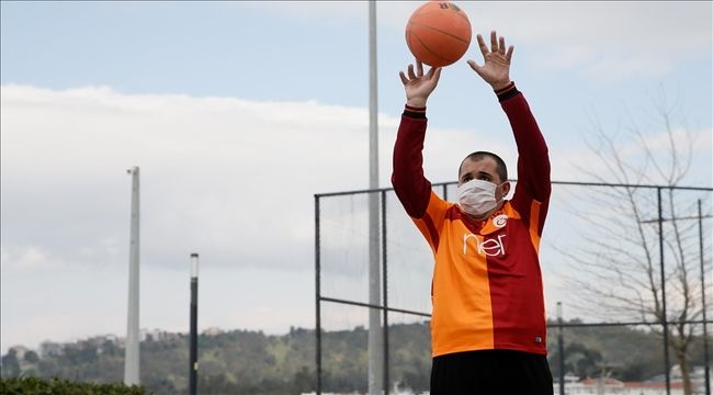 İzmir'de sporla yüzü gülen zihinsel engelli Mert'in hayali 