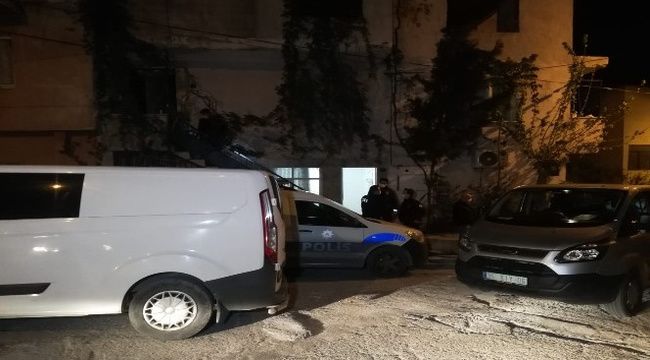 İzmir'de yalnız yaşayan yaşlı adam evinde ölü bulundu