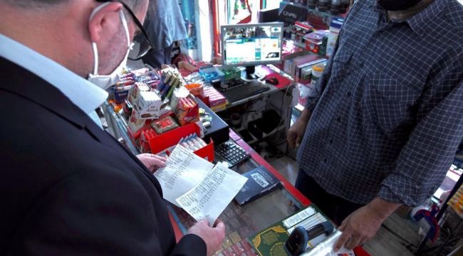 İzmir'de bakkallardaki borçları kapattılar