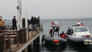 İzmir'de balıkçı oltasına 'ceset' takıldı