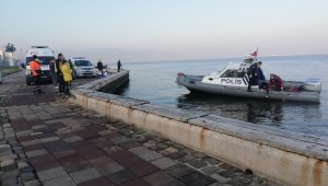İzmir'de denizde bir erkek cesedi bulundu