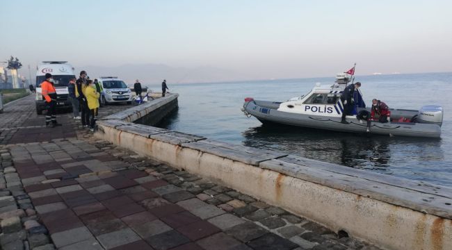 İzmir'de denizde bir erkek cesedi bulundu