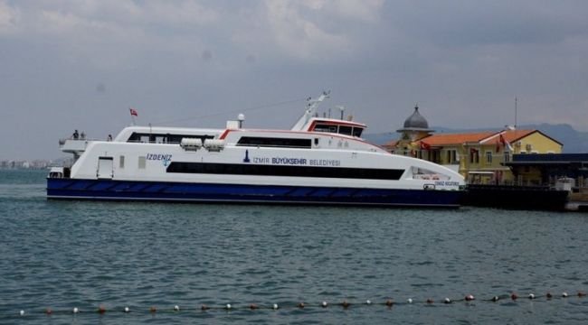 İzmir'de fırtına nedeniyle tüm vapur seferleri iptal