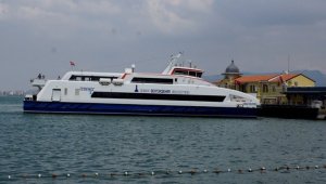İzmir'de fırtına nedeniyle tüm vapur seferleri iptal