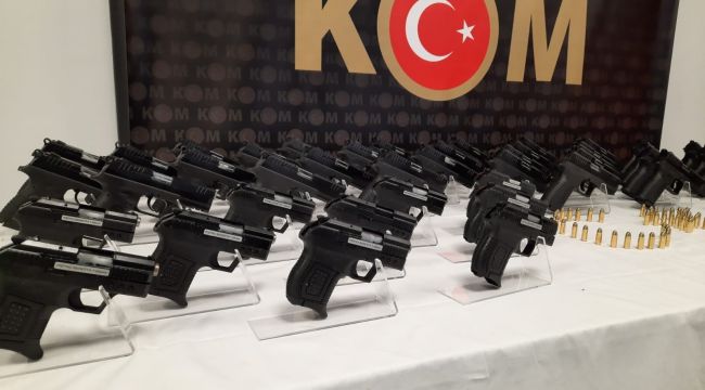 İzmir'de yasa dışı silah ticareti operasyonu: 4 gözaltı